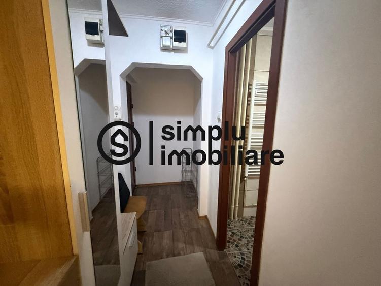 Apartament cu 3 camere semidecomandat, mobilat în Craiovița Nouă