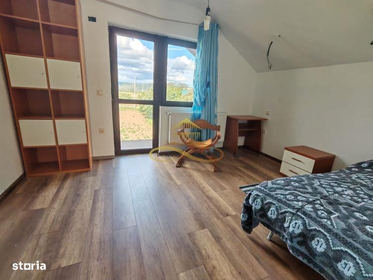 Casă cu 4 camere în Valea Mică