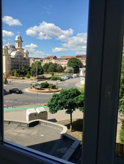 Garsonieră decomandată în Central