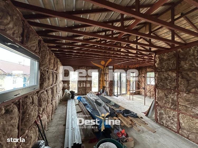 Casă cu 4 camere semidecomandat cu Teren 560 Mp în Săvinești