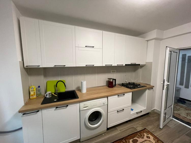 Apartament cu 3 camere decomandat, mobilat în Păcurari