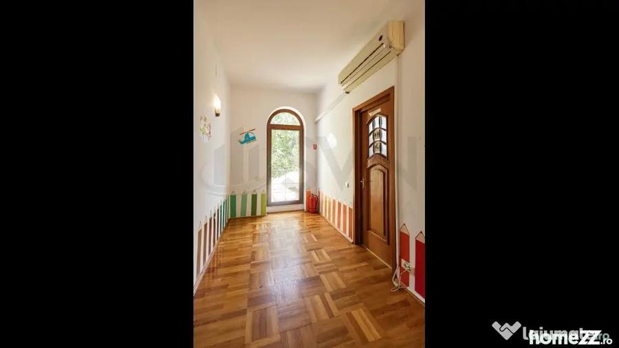 Casă cu 7 camere cu Teren 140 Mp în Parcul Carol