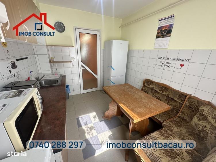 Apartament cu 3 camere semidecomandat în Mioriței
