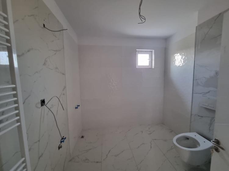 Casă cu 4 camere cu Canalizare în Lumina