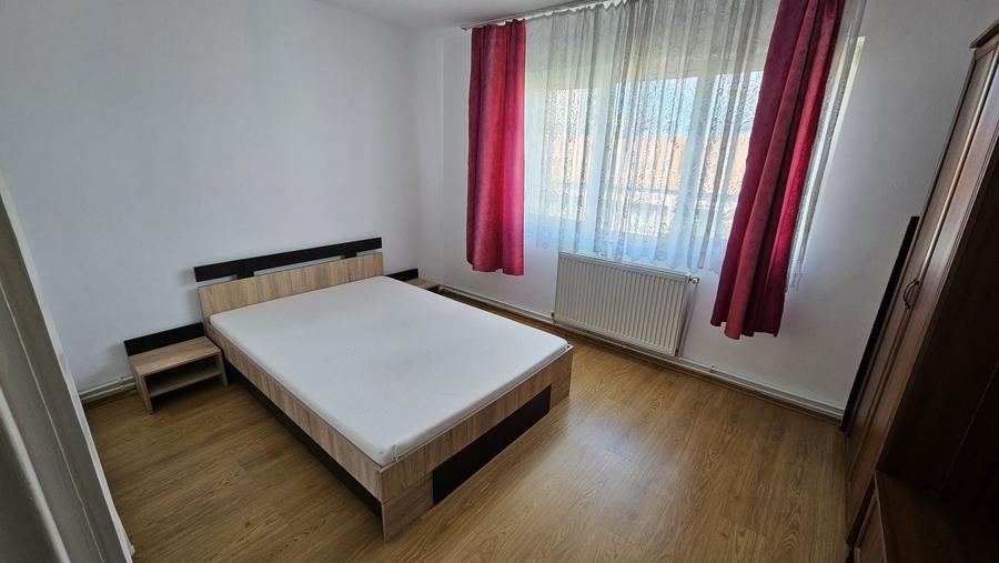 Apartament cu 3 camere decomandat în Micro 16
