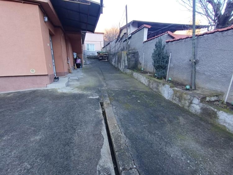 Casă individuală cu 4 camere cu Canalizare în Cugir
