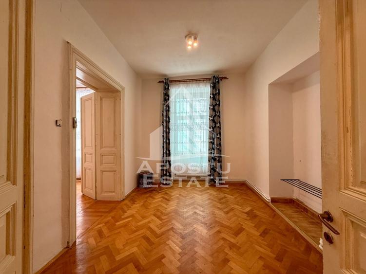 Apartament cu 2 camere nedecomandat, mobilat în P-ța Unirii