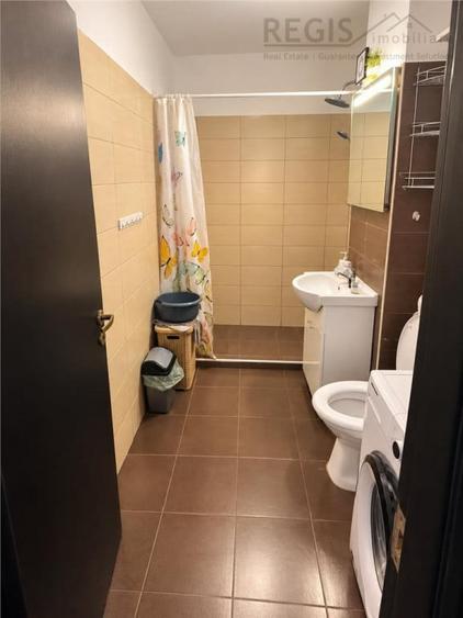 Garsonieră decomandată în Central
