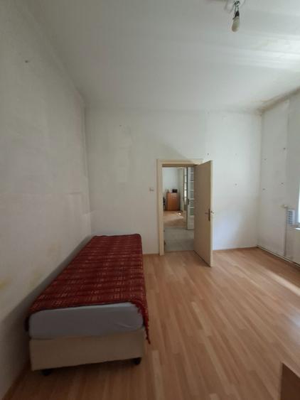 Casă cu 4 camere cu Canalizare în Titulescu