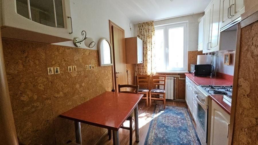 Apartament cu 3 camere decomandat în Berceni