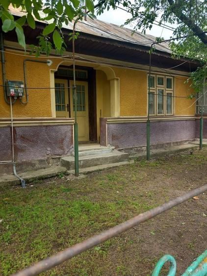 Casă cu 4 camere în Corbii Mari