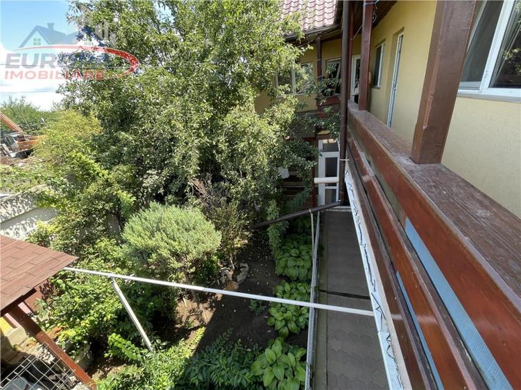 Casă cu 10 camere cu Teren 300 Mp în Dallas