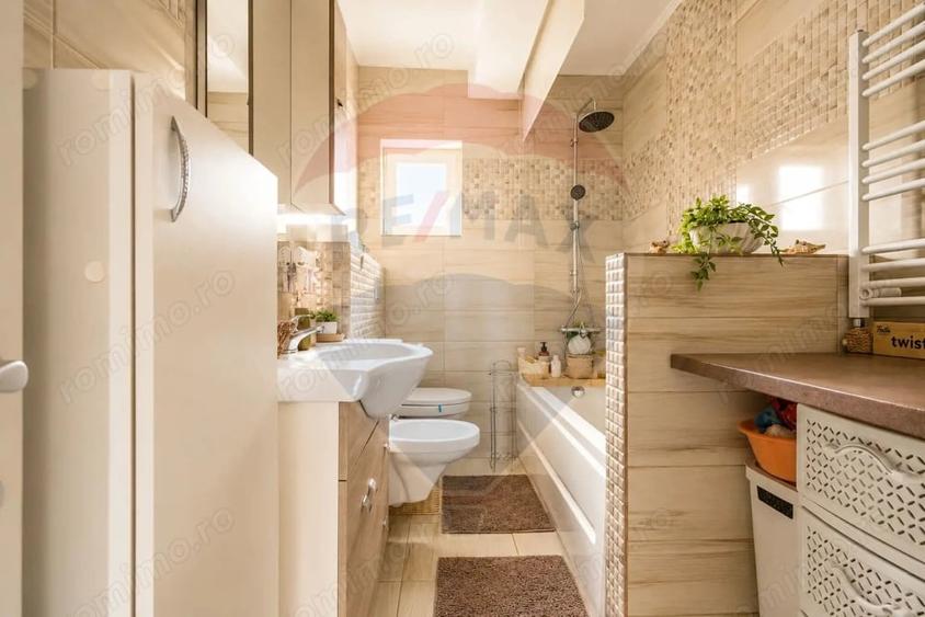 Casă cu 5 camere cu Teren 324 Mp în Hlincea