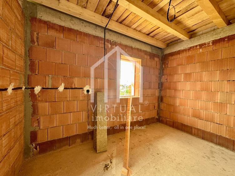 Casă individuală cu 4 camere cu Canalizare în Cristian