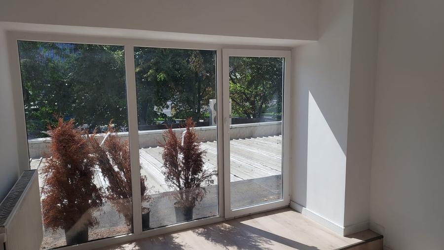 Apartament cu 4 camere decomandat în Tineretului