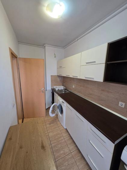 Garsonieră decomandată în Titan