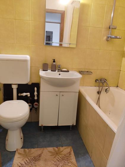 Apartament cu 3 camere semidecomandat în Drumul Taberei