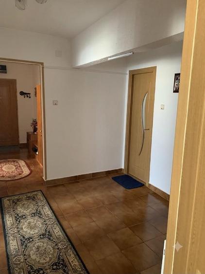 Apartament cu 3 camere decomandat în Mărăței
