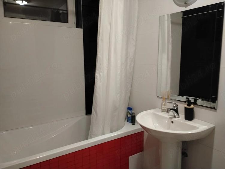 Apartament cu 3 camere semidecomandat în Florești