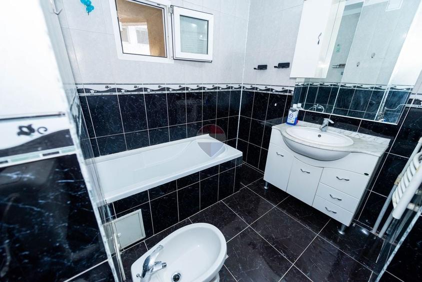 Apartament cu 3 camere decomandat în Victoriei