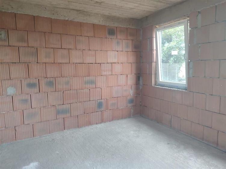 Casă individuală cu 4 camere cu Teren 700 Mp în Biharia