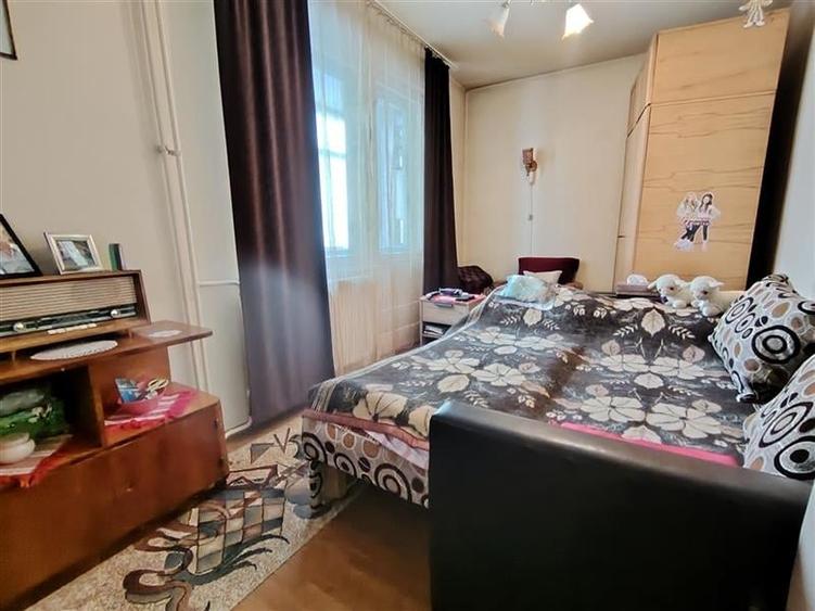 Apartament cu 4 camere decomandat, mobilat în Vest