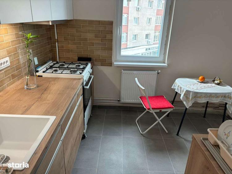 Apartament cu 2 camere decomandat în Tractorul