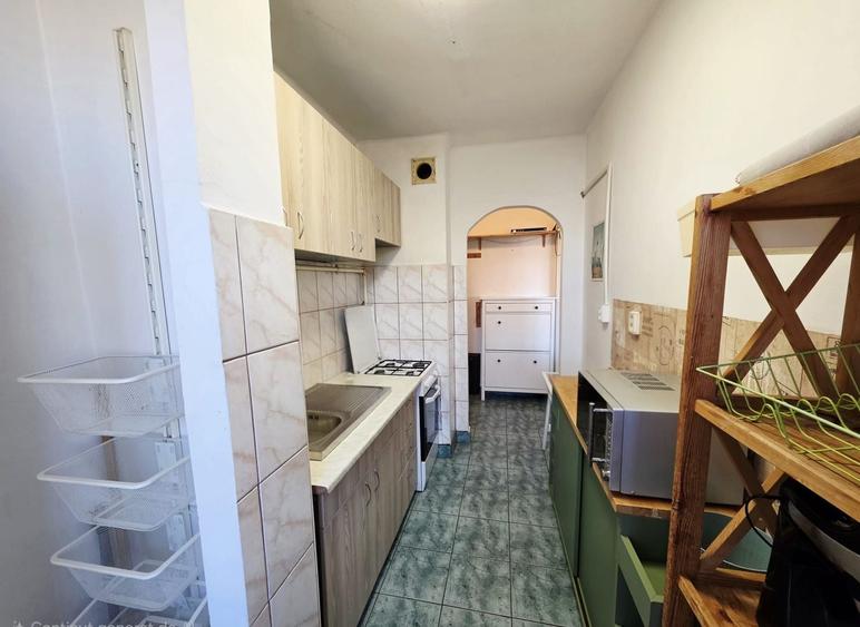Apartament cu 2 camere semidecomandat, mobilat în Central