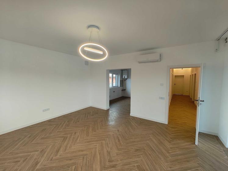 Casă cu 4 camere în Central