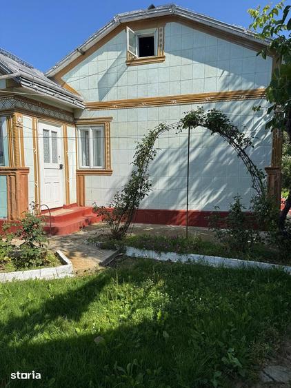 Casă cu 2 camere cu Teren 2040 Mp în Siminicea