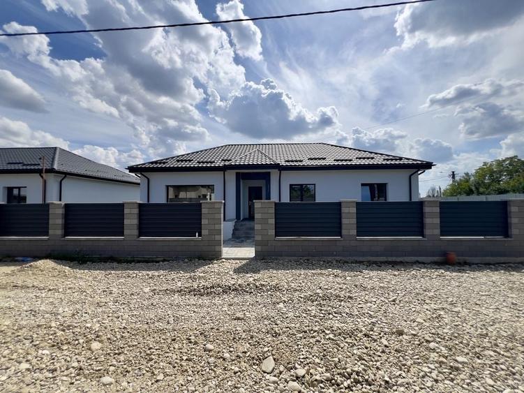 Casă cu 4 camere în Hințești