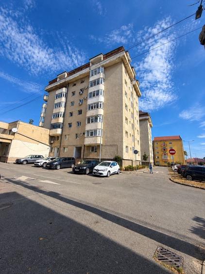 Apartament cu 4 camere decomandat în Turnișor