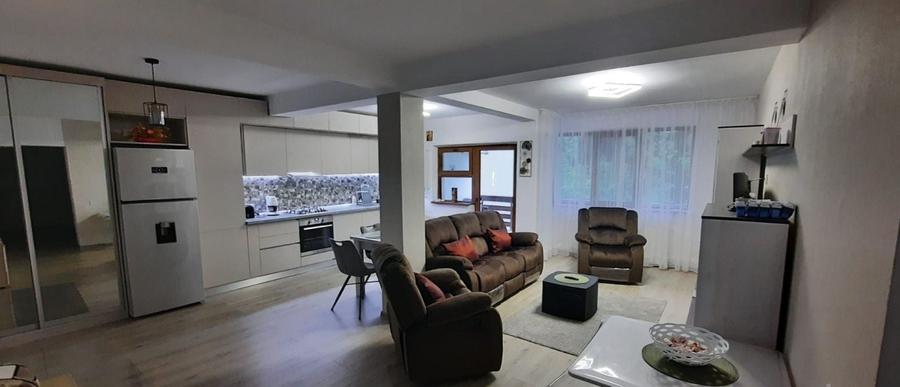 Apartament cu 4 camere decomandat în Sârbi