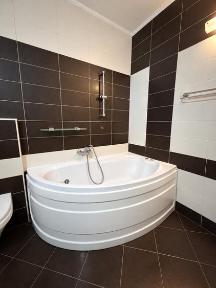 Apartament cu 4 camere decomandat, mobilat în Energia