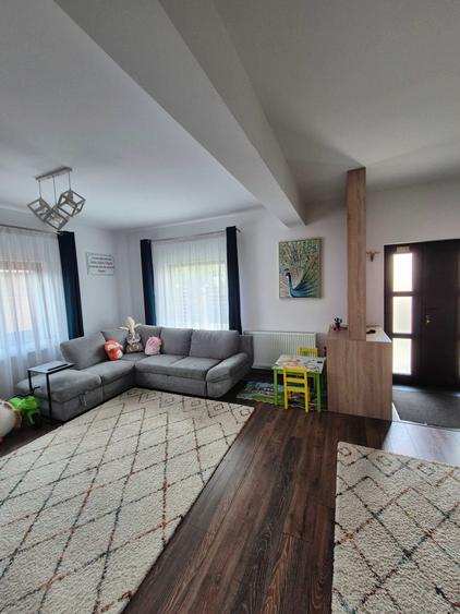 Casă cu 4 camere cu Teren 300 Mp în Central