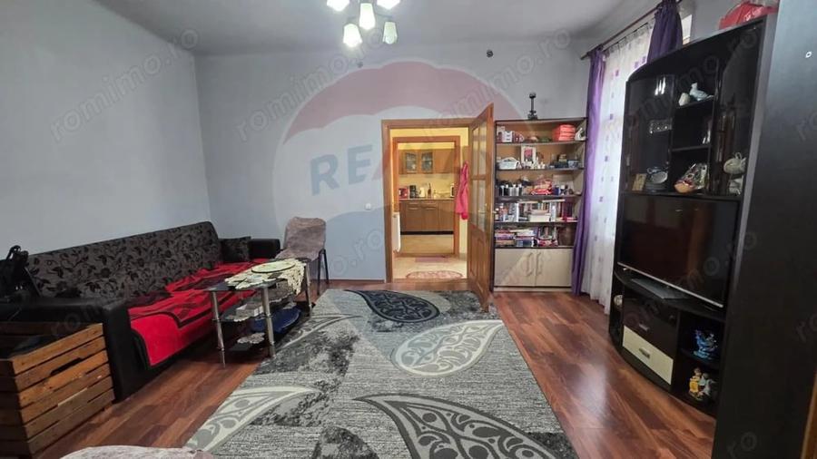 Casă cu 3 camere cu Teren 250 Mp în Central