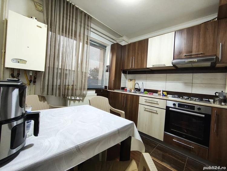 Apartament cu 3 camere decomandat în Găvana
