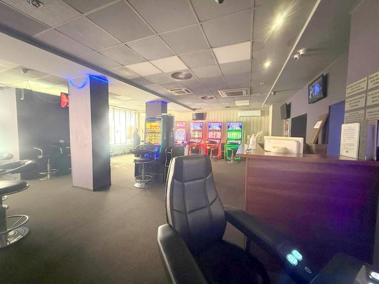 Spațiu comercial, de 152.35000610352 mp, în Soarelui