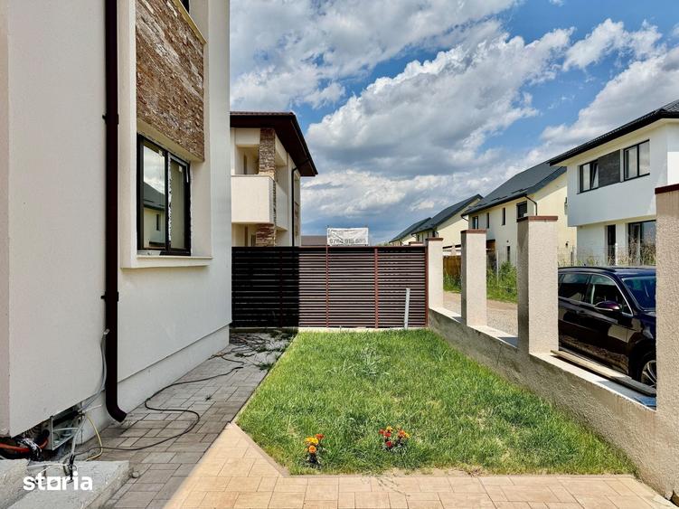 Casă cu 5 camere cu Teren 650 Mp în Odăi