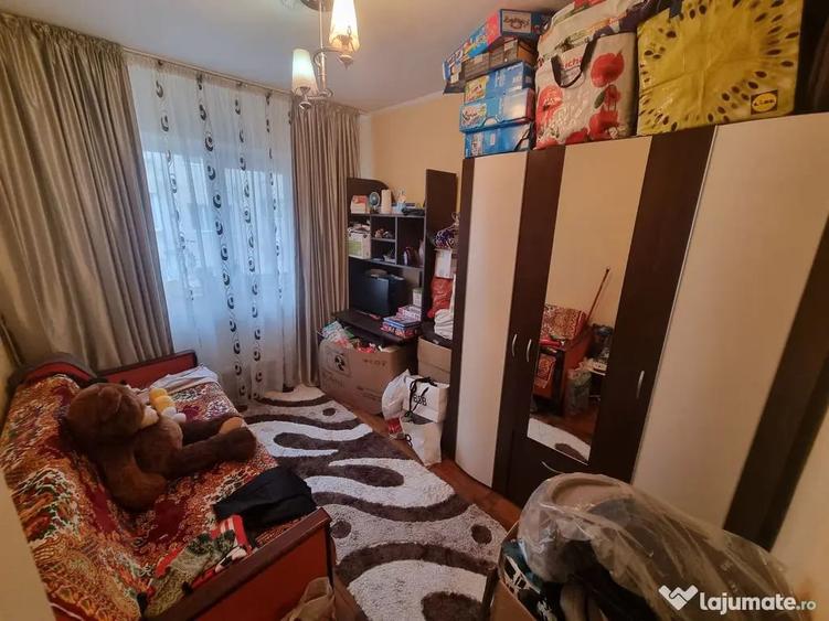 Apartament cu 4 camere decomandat în Poarta 6