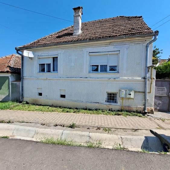 Casă cu 2 camere semidecomandat în Central