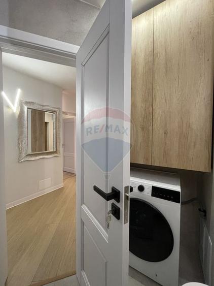 Apartament cu 3 camere decomandat, mobilat în P-ța Alba Iulia