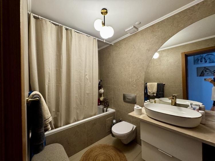 Apartament cu 3 camere semidecomandat în Ștefăneștii de Jos