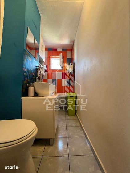 Apartament cu 4 camere semidecomandat în Girocului