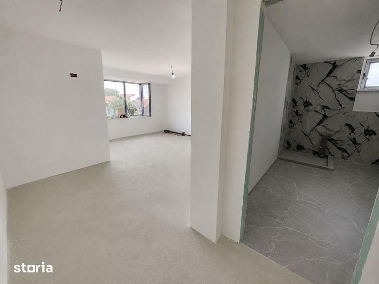 Casă cu 9 camere cu Teren 660 Mp în Domnești