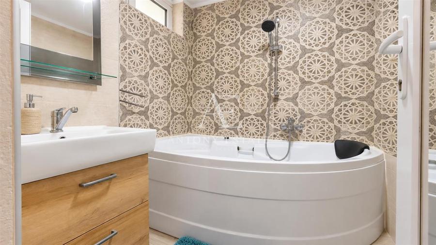 Apartament cu 3 camere decomandat, mobilat în Central