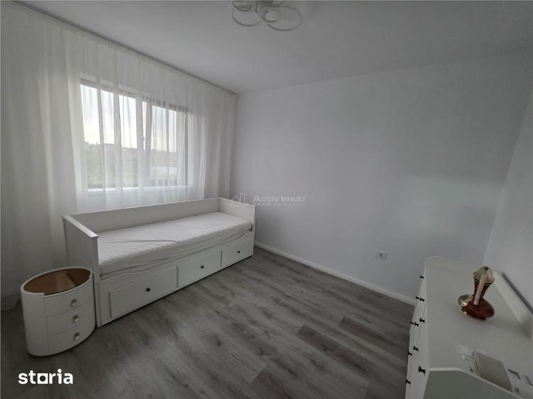 Apartament cu 3 camere semidecomandat în 1 Decembrie