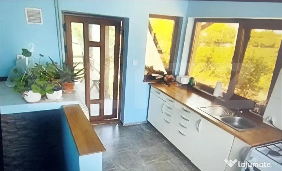 Casă cu 7 camere cu Teren 775 Mp în Cocorăștii Grind
