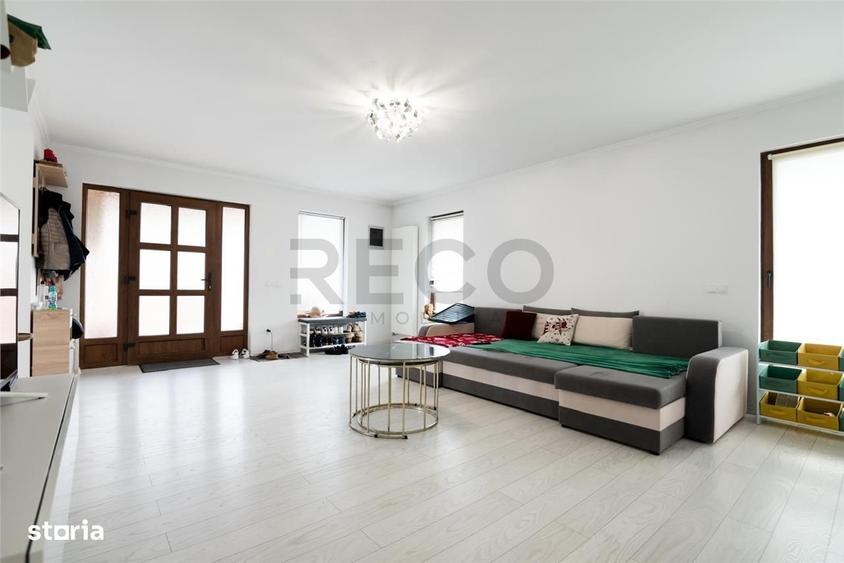Apartament cu 3 camere în Rontău