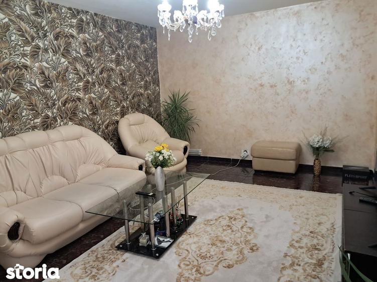 Apartament cu 4 camere decomandat în Central